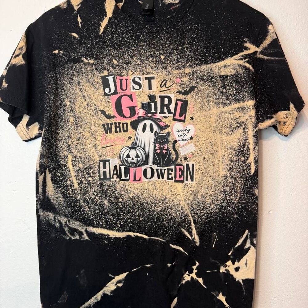 Custaom Halloween tee size small
